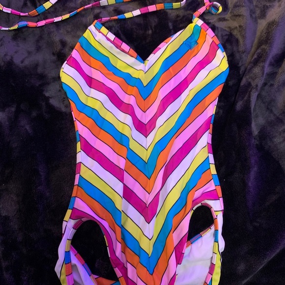 One peice bathing suit - Picture 1 of 1